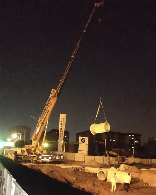 龙岩市“弯臂矫正”—— 吊车的 “形变补偿” 技术